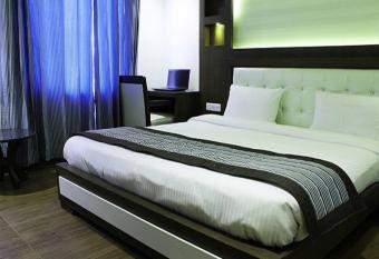 Hotel Opulence has Balcony rooms