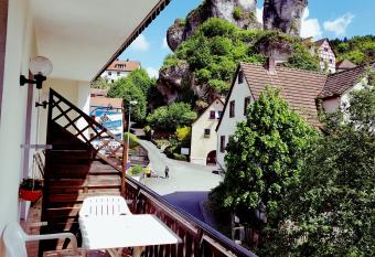 Pension-Puttlachtal allows 18 year olds to book a room