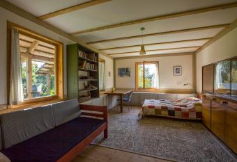 Dubingiai summerhouse has rooms with a private hot tub