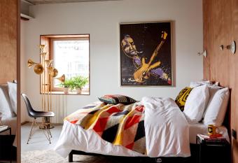 Q-Factory Hotel has Balcony rooms