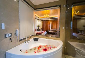 The Highland Park has Balcony rooms