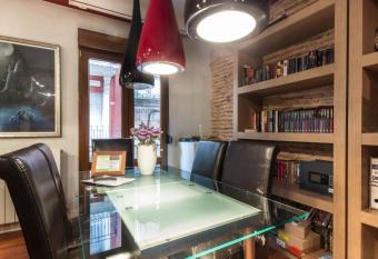 Casa txema tu casa en Bilbao by Urban Hosts has rooms with a private hot tub