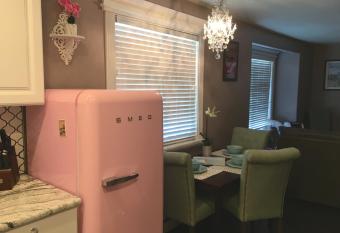 The Pink Fridge has Balcony rooms