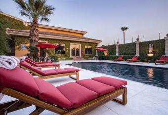 Quinta Real Saltillo has rooms with a private hot tub