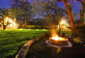 Rarumpelpunzeldornaschenwittchen has Balcony rooms