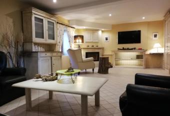 Karst Stone Cottage has Balcony rooms