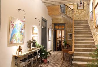 TasEV Guesthouse has Balcony rooms