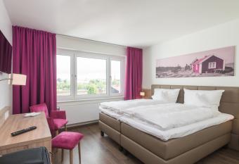 Leinotel allows 18 year olds to book a room