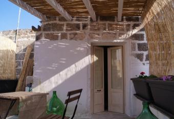 la chiesetta allows 18 year olds to book a room