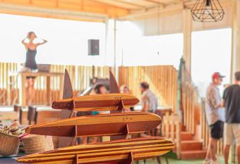 Atlantis Surf Hostel has Balcony rooms