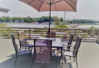 Caster Holdings has Balcony rooms