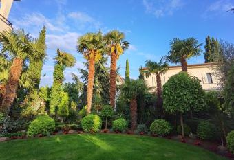 Apartment Skaline allows 18 year olds to book a room