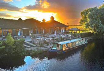 Dolphin Hotel Cambridge allows 18 year olds to book a room