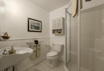 2310 Central Avenue has rooms with a private hot tub