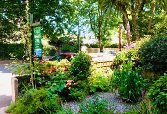 Rosalie Guest House allows 18 year olds to book a room