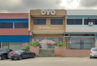 Super OYO 89985 Js Hotel allows 18 year olds to book a room