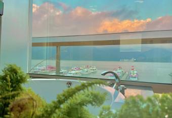 Ming Hu B&B allows 18 year olds to book a room