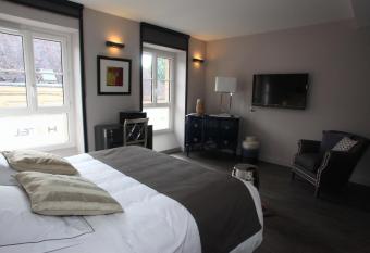 LOGIS Hotel-Restaurant Le Relais d Aligre has Balcony rooms