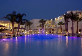 DubaiVillage allows 18 year olds to book a room