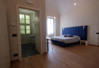 Palazzo Sacco Hostello Fossano has Balcony rooms