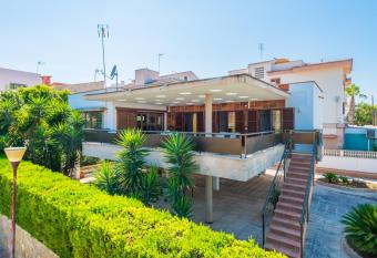 Elianto has Balcony rooms