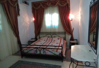 Maison entre mer et campagne has Smoking/Balcony rooms