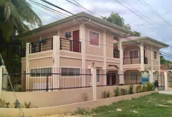 Rising Sun Pension House has rooms with a private hot tub