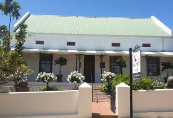 Big Sky Villa has Balcony rooms