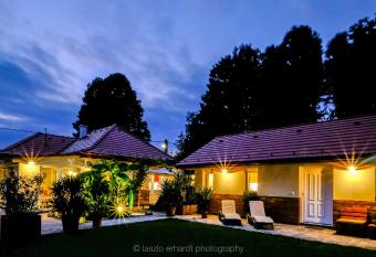 Ciprus Porta Apartmanok has Balcony rooms