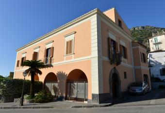 Sorrento Coast Relais has Balcony rooms