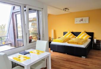 Ferienapartment Seeblick allows 18 year olds to book a room