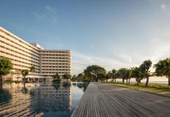 Bali Beach Hotel allows 18 year olds to book a room