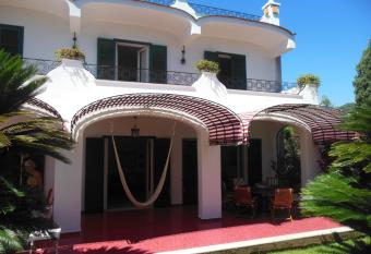 Villa Vittoria has Smoking/Balcony rooms