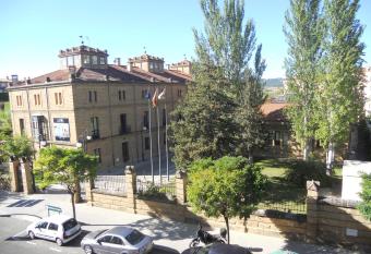 Apartamento Estaci  n Enol  gica allows 18 year olds to book a room