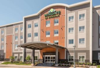 Wingate by Wyndham Dieppe Moncton allows 18 year olds to book a room