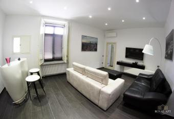 Royal APT Caserta has Balcony rooms