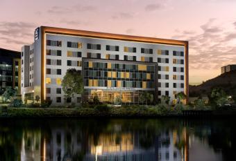 AC Hotel by Marriott San Francisco Airport/Oyster Point Waterfront allows 18 year olds to book a room