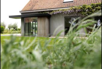 Rooseboom22 allows 18 year olds to book a room