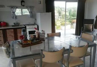 Mini Complejo El Encuentro has Balcony rooms