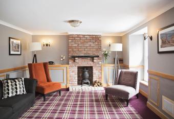 Royal Hotel allows 18 year olds to book a room