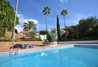 Molino Casanova Menyber allows 18 year olds to book a room