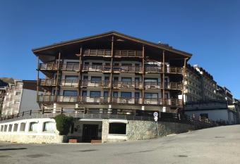 Royal allows 18 year olds to book a room