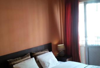 Alexandria Hotel allows 18 year olds to book a room