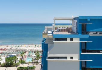 Hotel Apollo has Balcony rooms