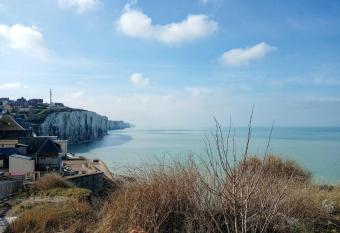 Maison d h  tes  allows 18 year olds to book a room