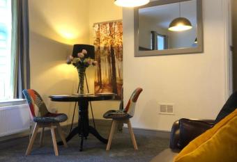 The Old Inn at Plover Cottage Lindley allows 18 year olds to book a room