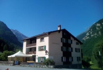 Hotel Klein Matterhorn has Balcony rooms