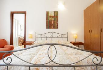 Bonsai B&B Alghero allows 18 year olds to book a room