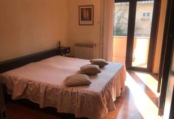 Apartman Belle Maison has Balcony rooms