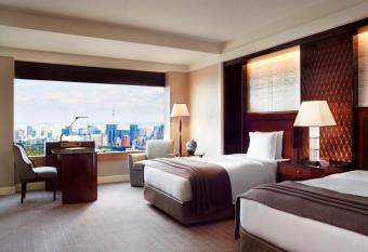 The Ritz-Carlton, Tokyo has rooms with a private hot tub